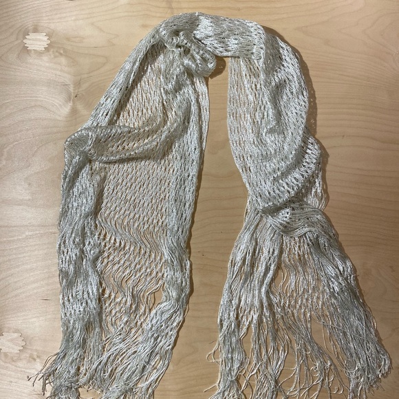 Lacy Silver /White thread Scarf (IO) - Picture 10 of 10
